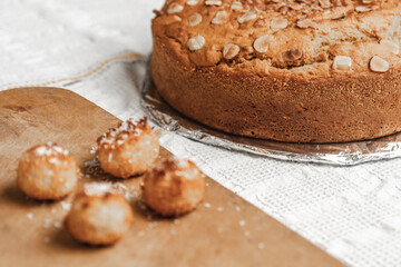 Galletas y pastel casero