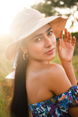 female model posing in nature, selective focus, warm colors, latin model, beautiful woman posing in fashion, modeling in nature with latin model
