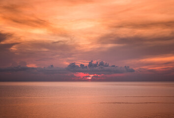 The atmosphere of the sea is calm and beautiful in the morning when the sun rises, making it look like heaven.