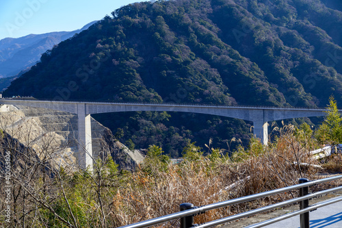 新阿蘇大橋 復興への架け橋 最高に美しい晴天空を背景に新阿蘇大橋風景日本 熊本県阿蘇郡南阿蘇村21年2月撮影new Aso Bridge