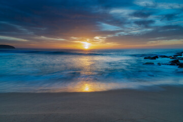Fototapeta na wymiar High cloud beautiful sunrise seascape