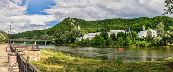 Obraz premium Svyatogorsk bridge near the Lavra in Svyatogorsk, Ukraine