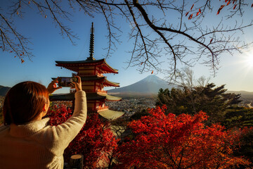 Woman taking photo on Mount Fuji with cell phone,view of Chureito pagoda and Mt. Fuji in autumn. - 412091842