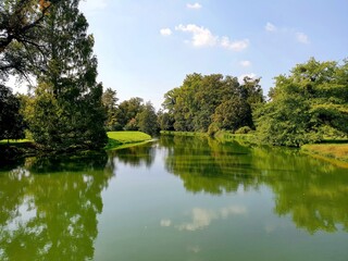 Fototapeta na wymiar lake in the park, park , nature , landscape , lake , river, river walk , walk on the water, water 