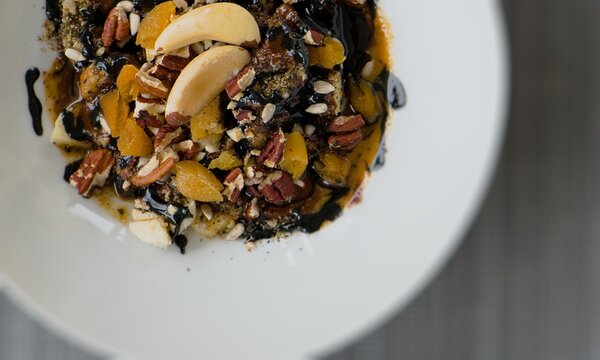 gesundes M&uuml;sli mit schwarzem Sesam
