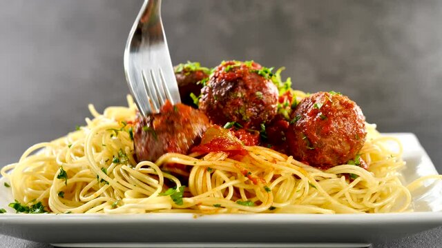 spaghetti with meatballs and tomato sauce