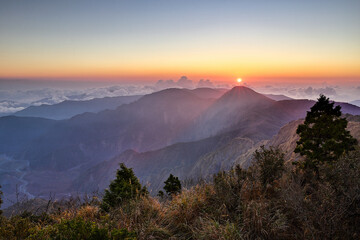 Obraz premium Wangyangshan Sunrise at Taipingshan National Forest Recreation Area in Yilan, Taiwan 