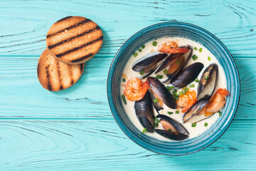 Cream soup with mussels