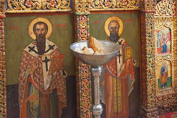 Gesegnetes Brot in der orthodoxen Kirche von Olympos, Insel Karpathos, Dedekanes, Griechenland