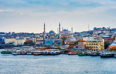 Obraz premium Eminonu District view near Golden Horn in Istanbul.