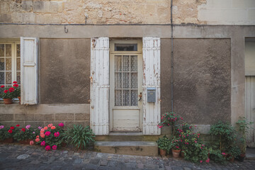 Fototapeta na wymiar A charming, rustic rural doorstep scene in the village of Saint-Emilion in the wine region of Bordeaux, France