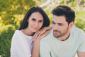 Obraz premium Photo of two people sit grass lady hold hands lay head guy shoulder wear casual clothes in garden park outdoors