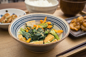 おかず　小松菜と厚揚げの胡麻和え