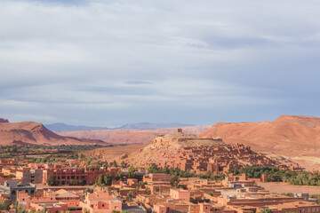 Obraz premium Landscape view of old town Ait Benhaddou, Morocco a historic fortified village, noted for its ancient clay earthen architecture.