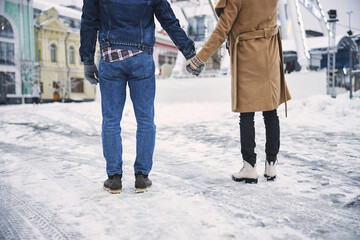 Fototapeta na wymiar Man and woman in love walking in city centre