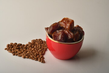 dates fruit , famous for it in the regions of [Al-Qatif, Al-Qassim, Al-Kharj and Al-Hasa] in Saudi Arabia. It is characterized by preserving its good flavor after a long period of storage.