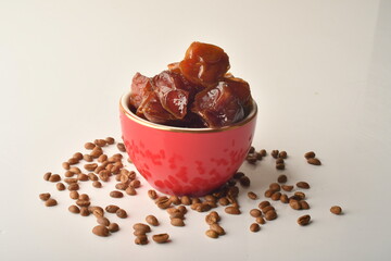 dates fruit , famous for it in the regions of [Al-Qatif, Al-Qassim, Al-Kharj and Al-Hasa] in Saudi Arabia. It is characterized by preserving its good flavor after a long period of storage.