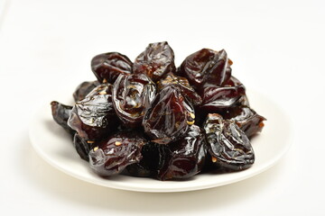dates fruit , famous for it in the regions of [Al-Qatif, Al-Qassim, Al-Kharj and Al-Hasa] in Saudi Arabia. It is characterized by preserving its good flavor after a long period of storage.