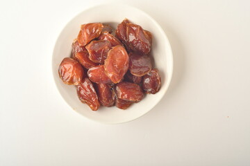 dates fruit , famous for it in the regions of [Al-Qatif, Al-Qassim, Al-Kharj and Al-Hasa] in Saudi Arabia. It is characterized by preserving its good flavor after a long period of storage.