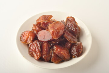 dates fruit , famous for it in the regions of [Al-Qatif, Al-Qassim, Al-Kharj and Al-Hasa] in Saudi Arabia. It is characterized by preserving its good flavor after a long period of storage.