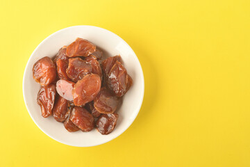 dates fruit , famous for it in the regions of [Al-Qatif, Al-Qassim, Al-Kharj and Al-Hasa] in Saudi Arabia. It is characterized by preserving its good flavor after a long period of storage.