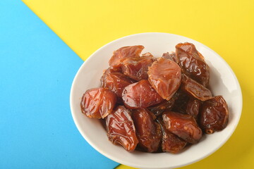 dates fruit , famous for it in the regions of [Al-Qatif, Al-Qassim, Al-Kharj and Al-Hasa] in Saudi Arabia. It is characterized by preserving its good flavor after a long period of storage.
