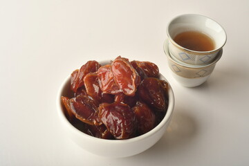 dates fruit , famous for it in the regions of [Al-Qatif, Al-Qassim, Al-Kharj and Al-Hasa] in Saudi Arabia. It is characterized by preserving its good flavor after a long period of storage.