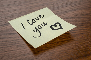 Sticky note with the text I love you