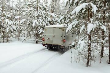 the car got stuck in the winter in the forest, bad weather after a heavy snowfall completely covered the roads, waiting for a tow truck far outside the city