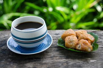 black coffee and Thai dessert.