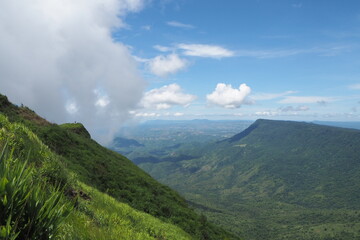 Naklejka premium Mountain and fog at Phu Tab Berk, Petchaboon, Thailand.