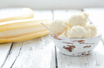 Bananeneis Banane Eis Speiseeis Bananen Eisbecher Vegan Ketogen Ketogenes Kugeleis selber machen