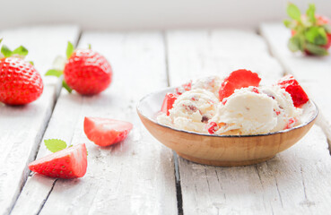 Erdbeereisbecher Erdbeereis Eis Speiseeis Kugeleis Erdbeere Erdbeeren Schale Vegan Ketogen