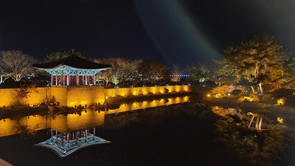 Fototapeta na wymiar Beautiful traditional Korean buildings and waterfront