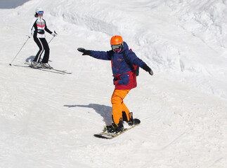 Fototapeta na wymiar boy on snowboard