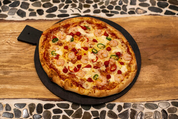 Prawn tomato Pizza, red pepper