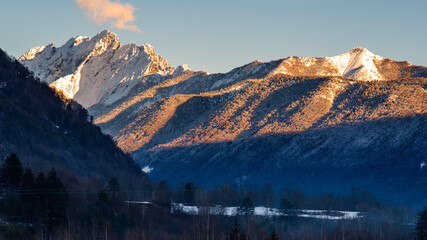 Fototapeta na wymiar Paesaggio invernale fotografato in Valle Vigezo, Ossola, Piemonte, Italia.
