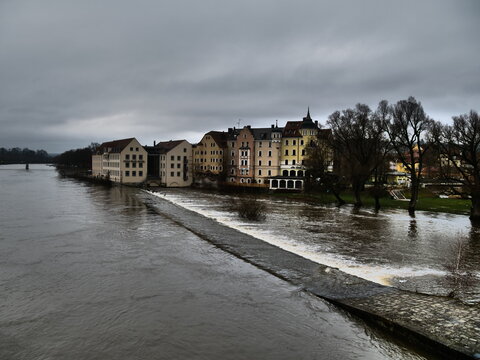 Regensburg, Deutschland: &Uuml;berschwemmte Jahninseln im Fr&uuml;hjahr