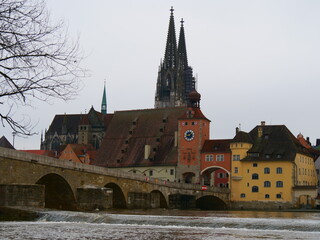 Fototapeta premium Regensburg, Deutschland: Die Donaustadt bei Hochwasser