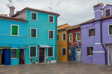 discovery of the city of Venice, Burano and its small canals and romantic alleys