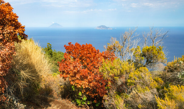Liparische Inseln - gute Fernsicht auf Stromboli und Panarea am Monte Fossa auf Salina
