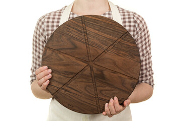 Obraz premium The hands of a culinary man are holding a wooden cutting board.
