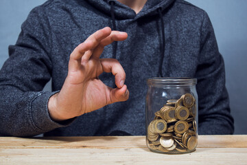 Shows ok at the cumulative glass jar and calculator