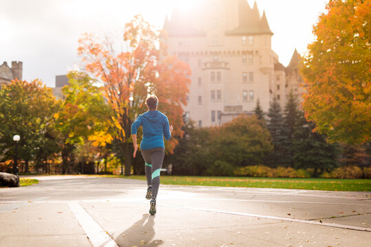 Young Woman Jogging In Ottawa Near Fairmont Ch&Ocirc;&oslash;&Omega;&Ocirc;&oslash;&Omega;teau Laurier in Autumn