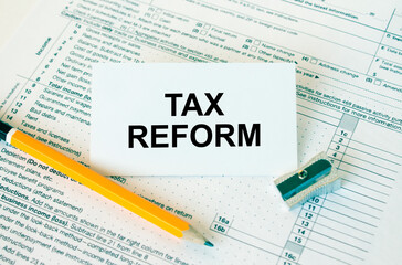 Obraz premium Business card with text Tax Reform on financial docs