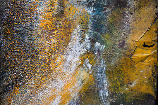 Color spray on metallic plate