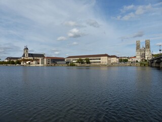 Panorama mit Kirche St.-Martin, der ehemaligen Prämonstratenserabtei und Mosel in Pont-a-Mousson