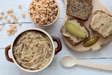 Vegetarian white bean lard for spreading on bread