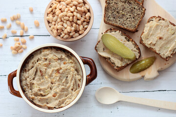 Vegetarian white bean lard for spreading on bread