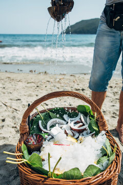 Food: Cocco bello e ananas at the beach